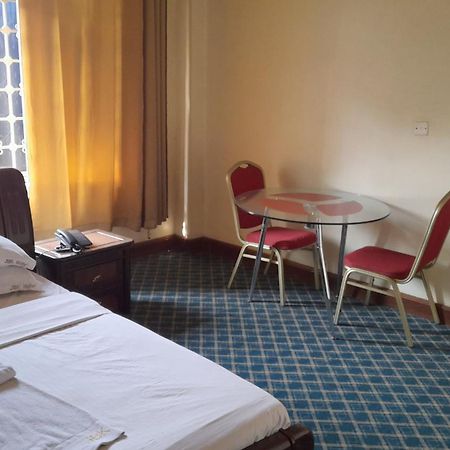 New Jbk Hotel Kampala Esterno foto