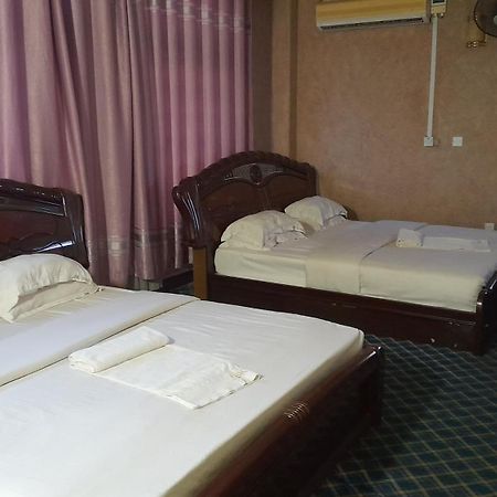 New Jbk Hotel Kampala Esterno foto