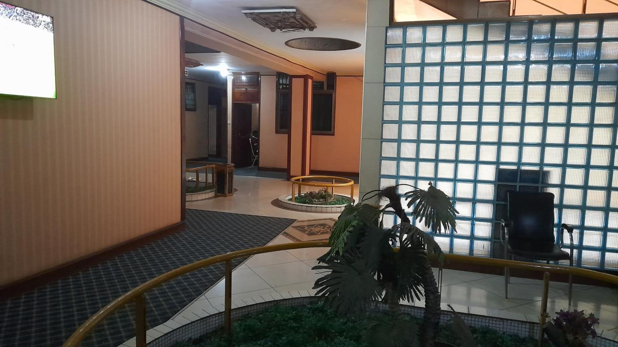 New Jbk Hotel Kampala Esterno foto