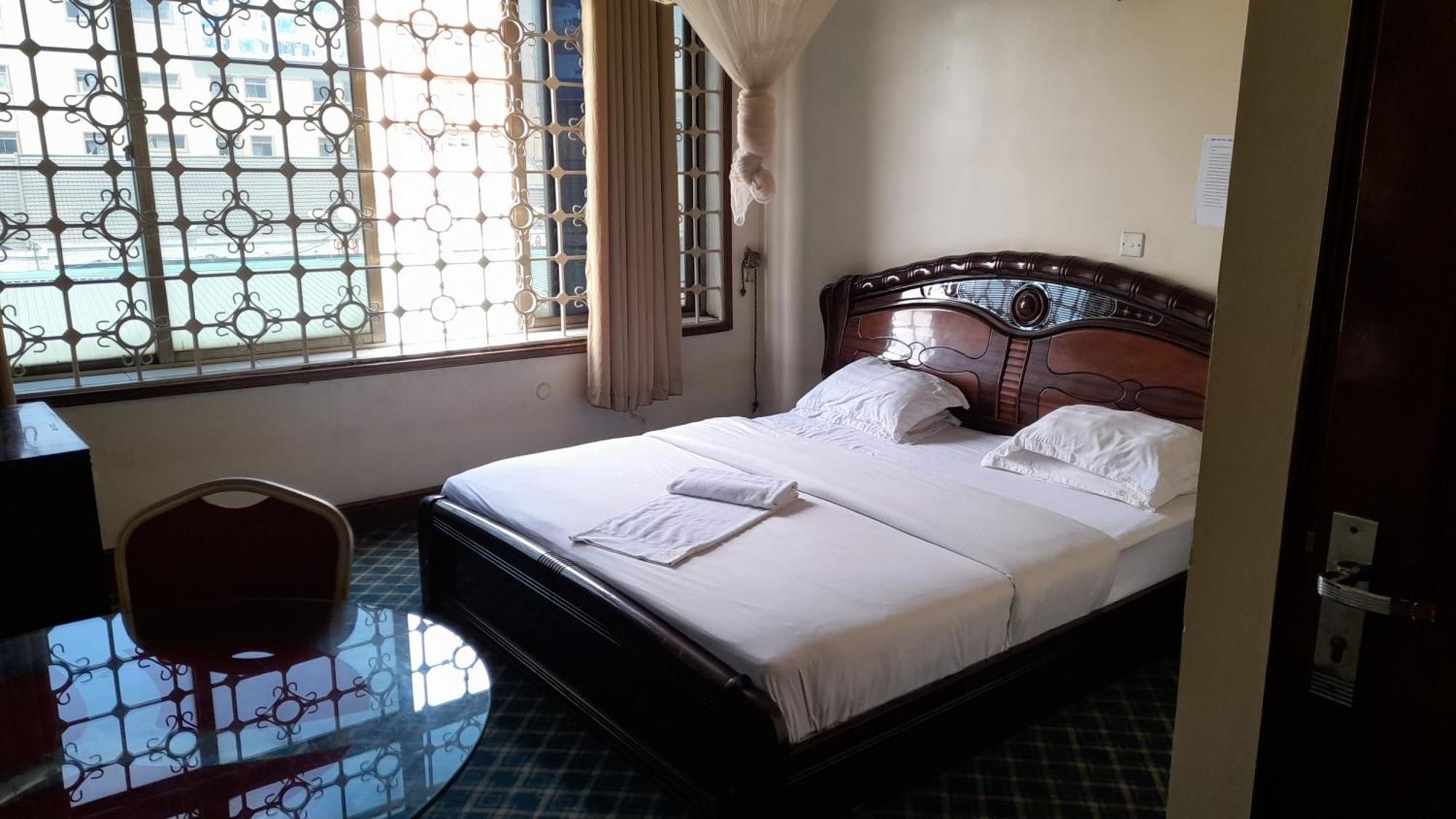 New Jbk Hotel Kampala Esterno foto