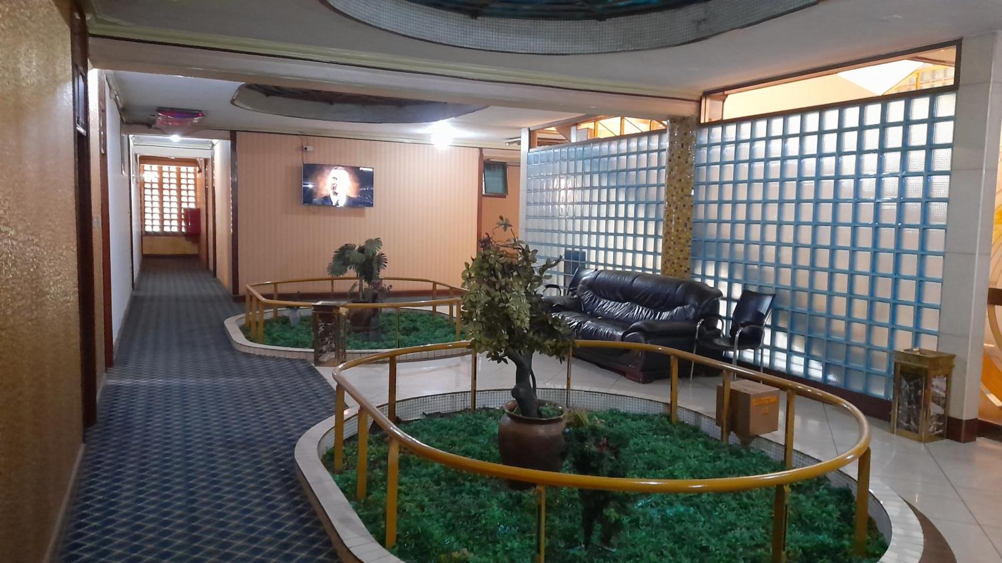 New Jbk Hotel Kampala Esterno foto