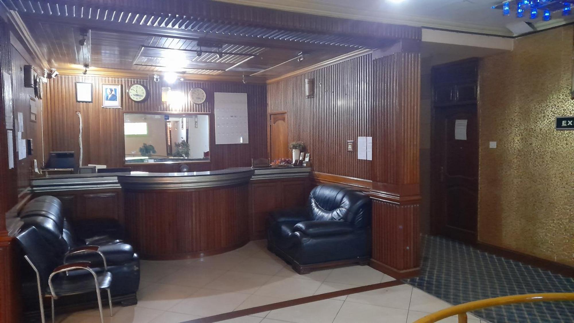New Jbk Hotel Kampala Esterno foto