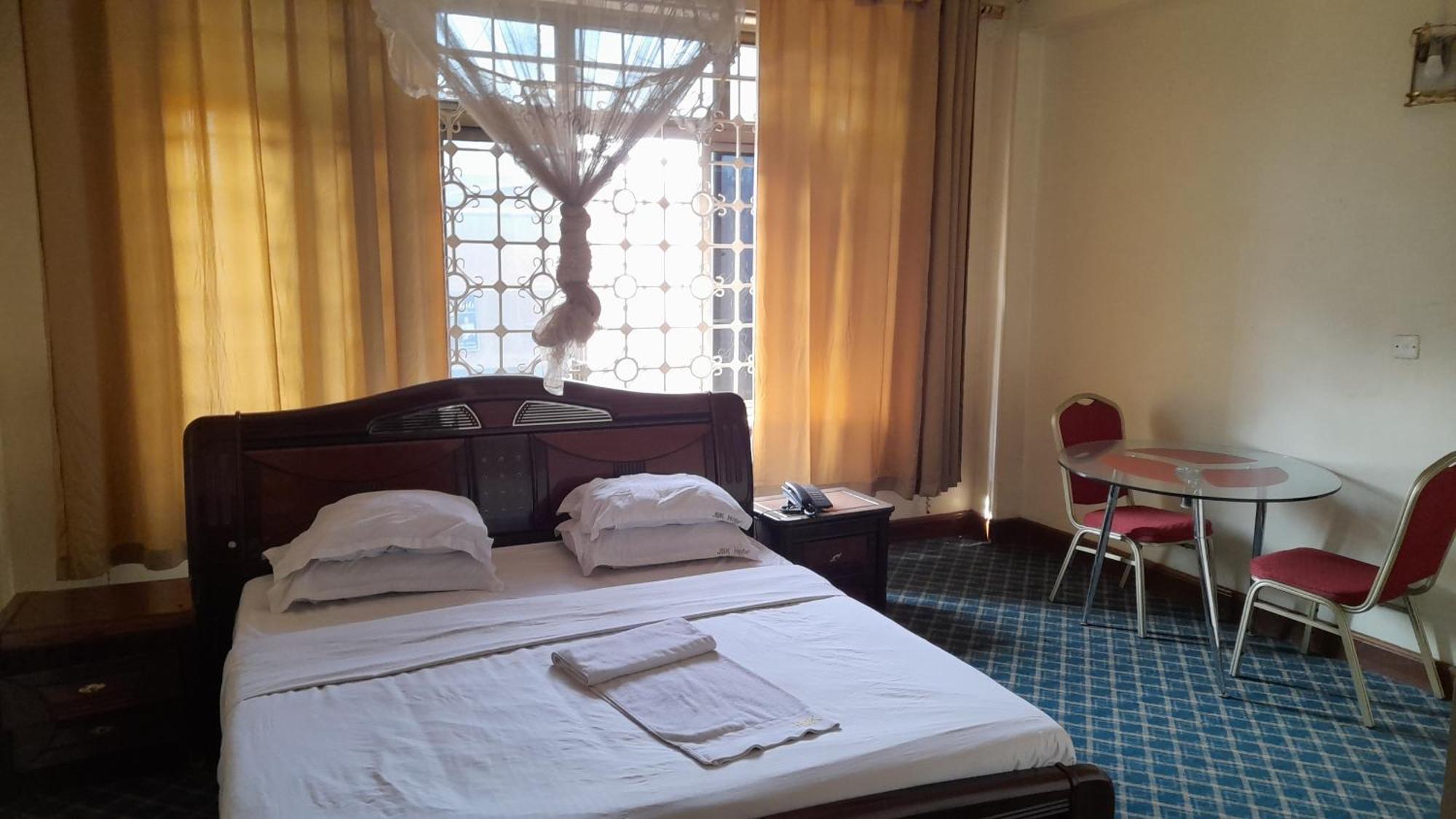 New Jbk Hotel Kampala Esterno foto