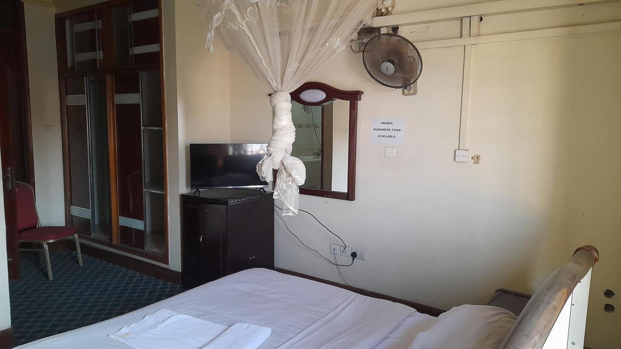 New Jbk Hotel Kampala Esterno foto