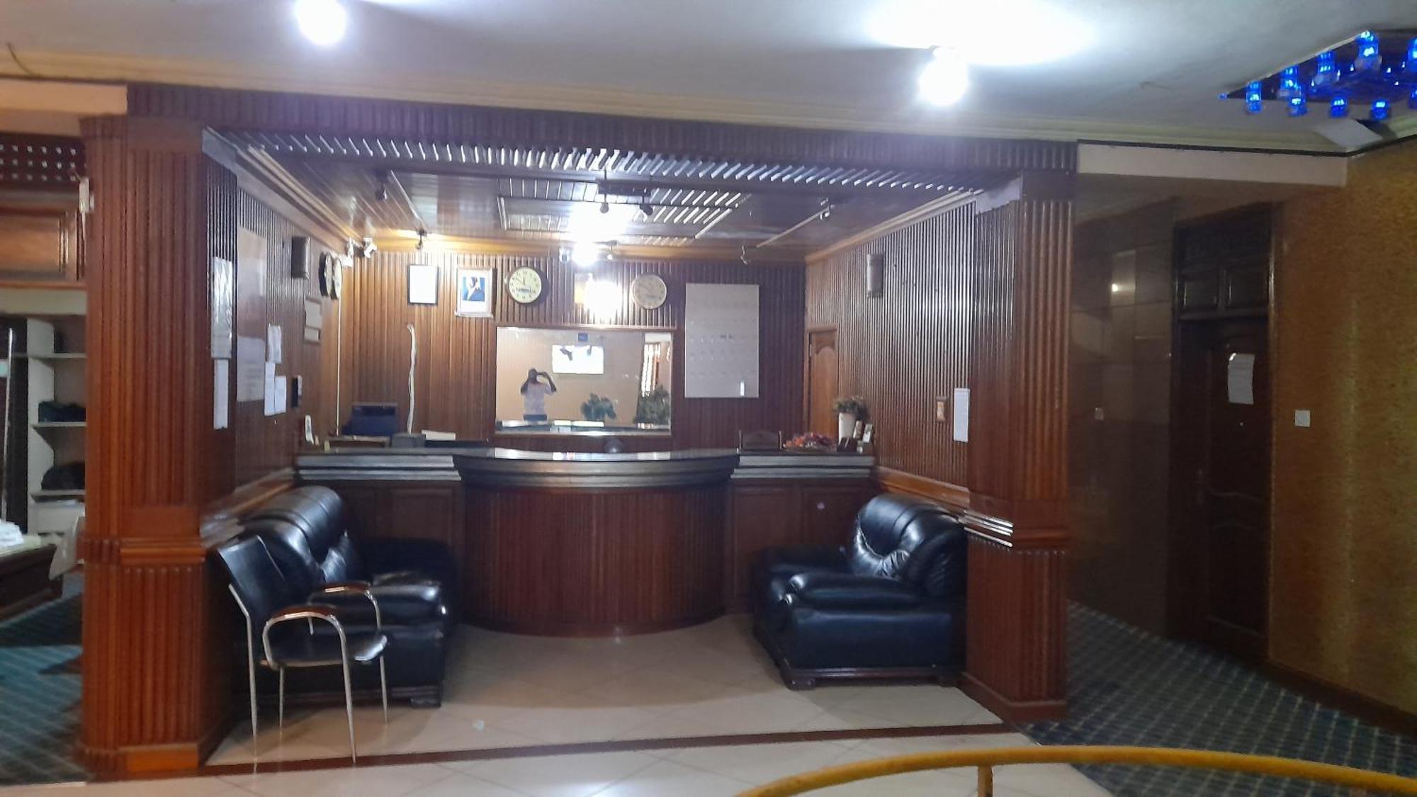 New Jbk Hotel Kampala Esterno foto
