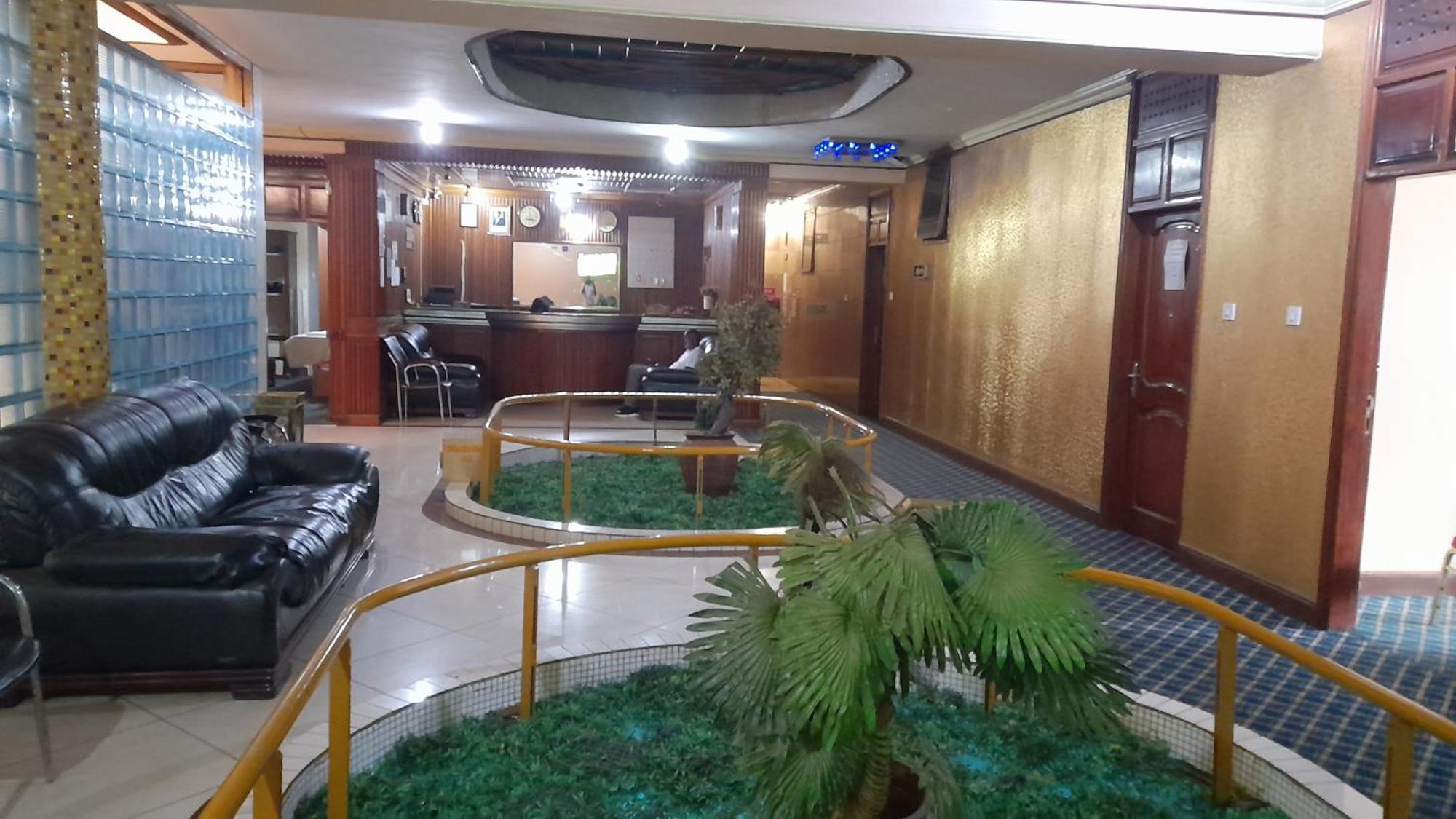 New Jbk Hotel Kampala Esterno foto