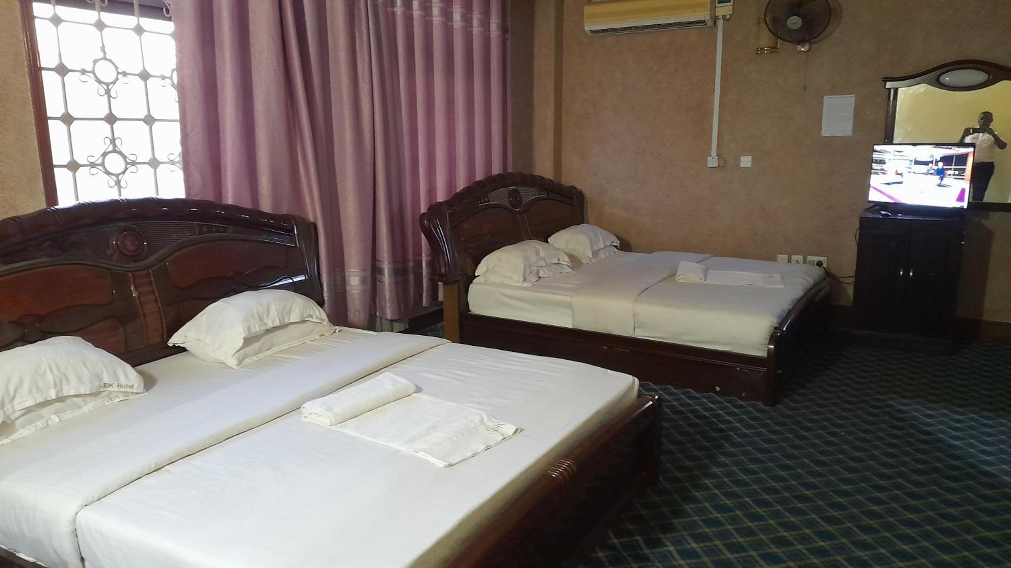 New Jbk Hotel Kampala Esterno foto