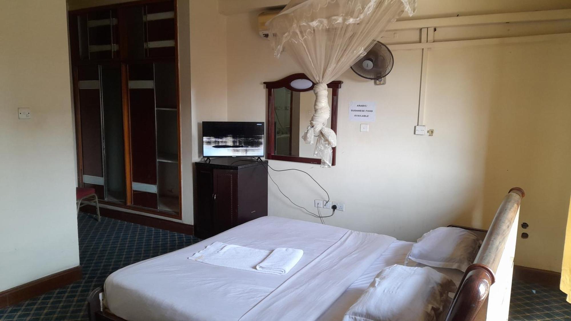 New Jbk Hotel Kampala Esterno foto