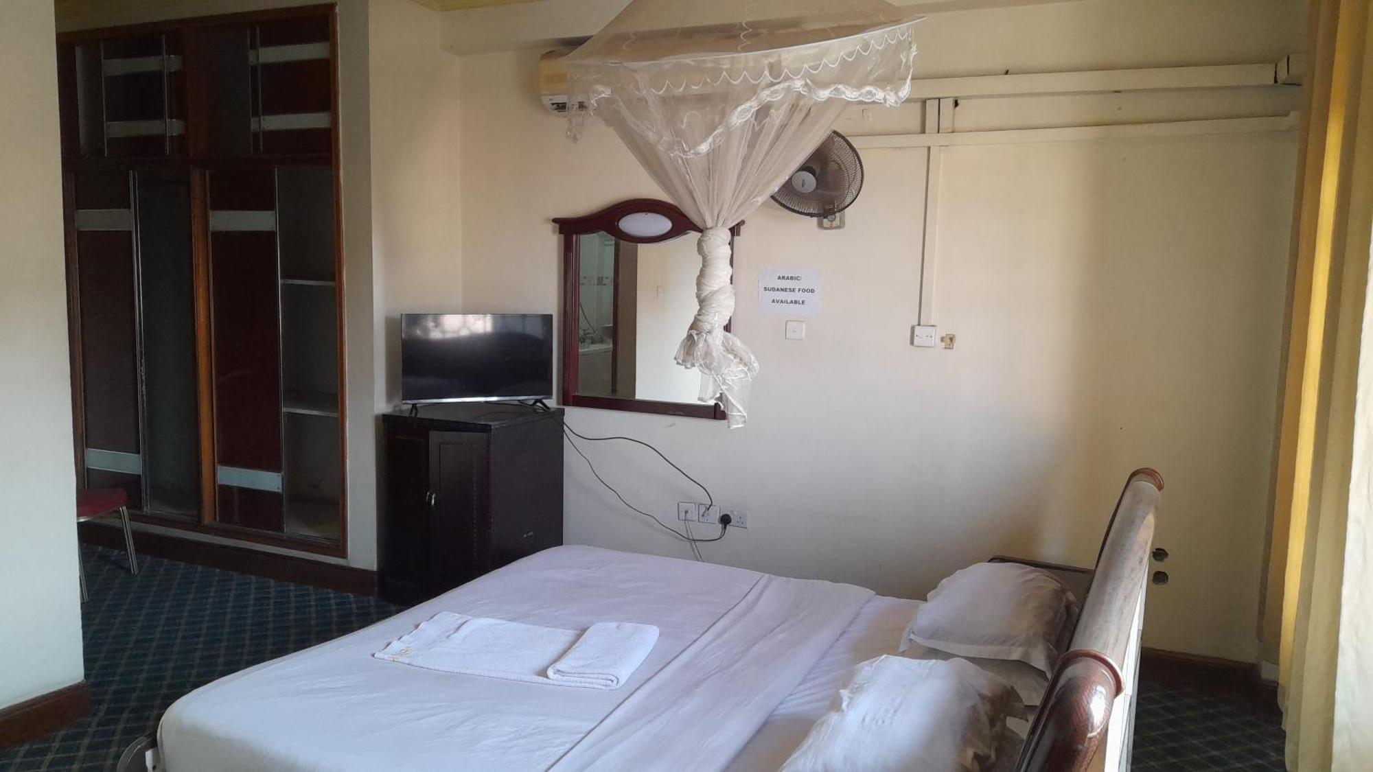 New Jbk Hotel Kampala Esterno foto