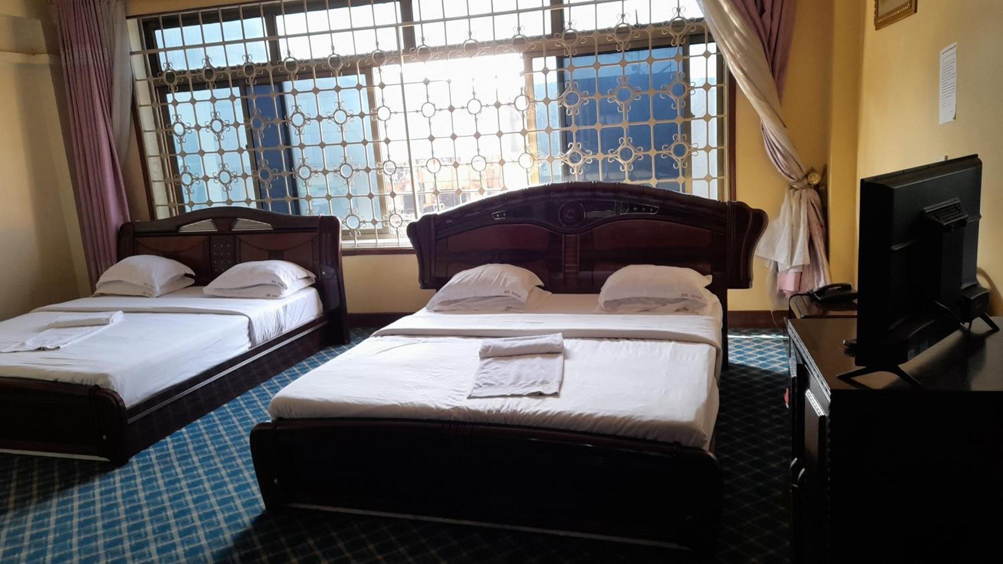 New Jbk Hotel Kampala Esterno foto