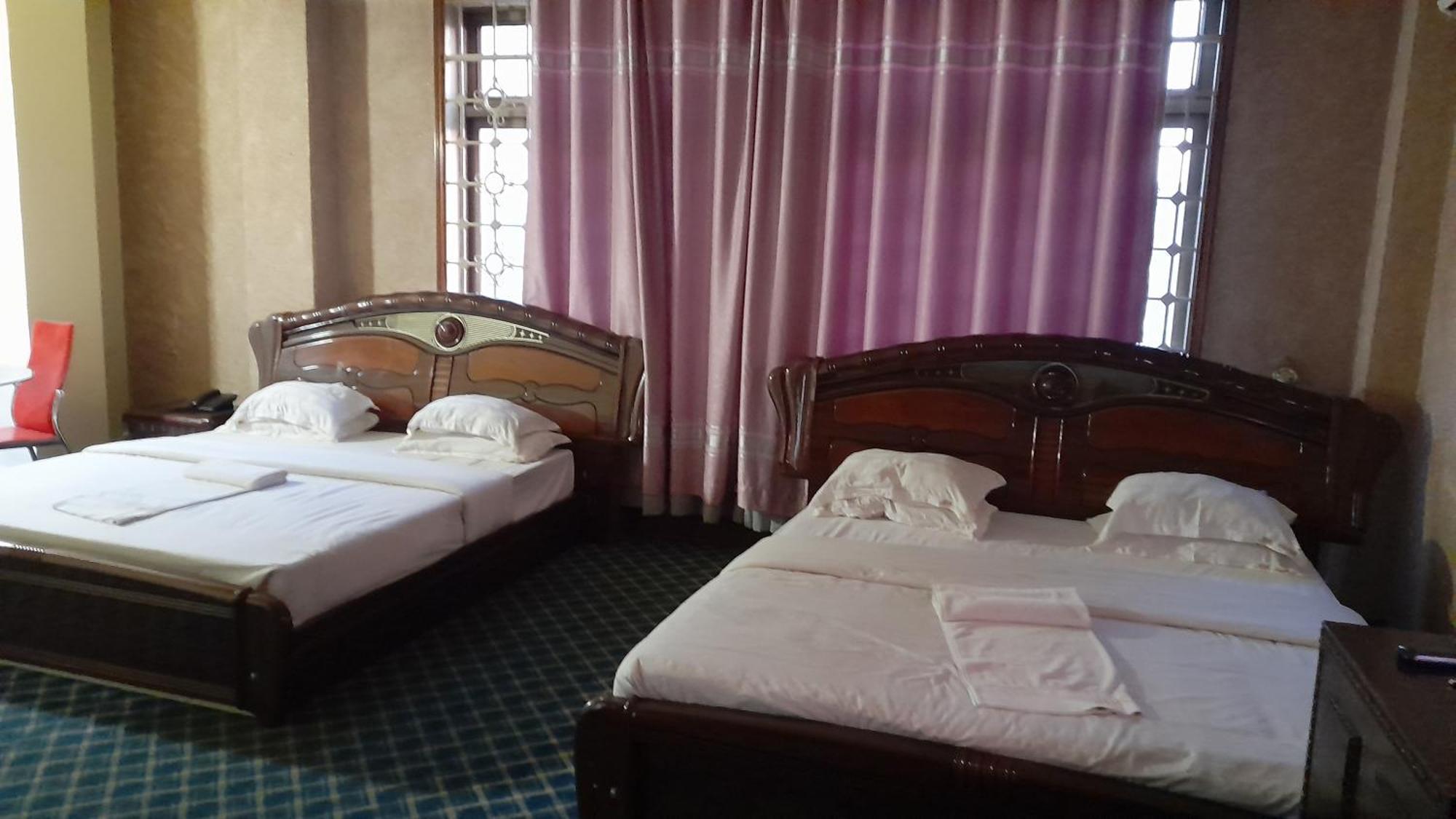New Jbk Hotel Kampala Esterno foto