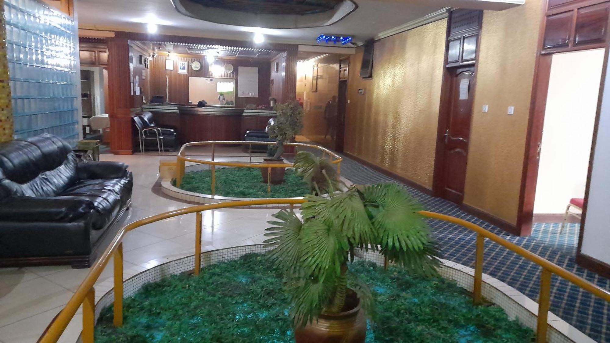 New Jbk Hotel Kampala Esterno foto