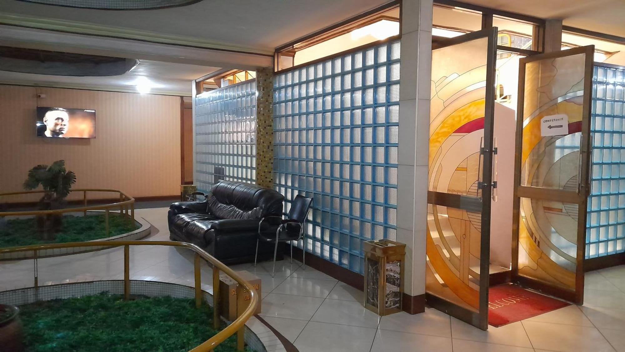 New Jbk Hotel Kampala Esterno foto