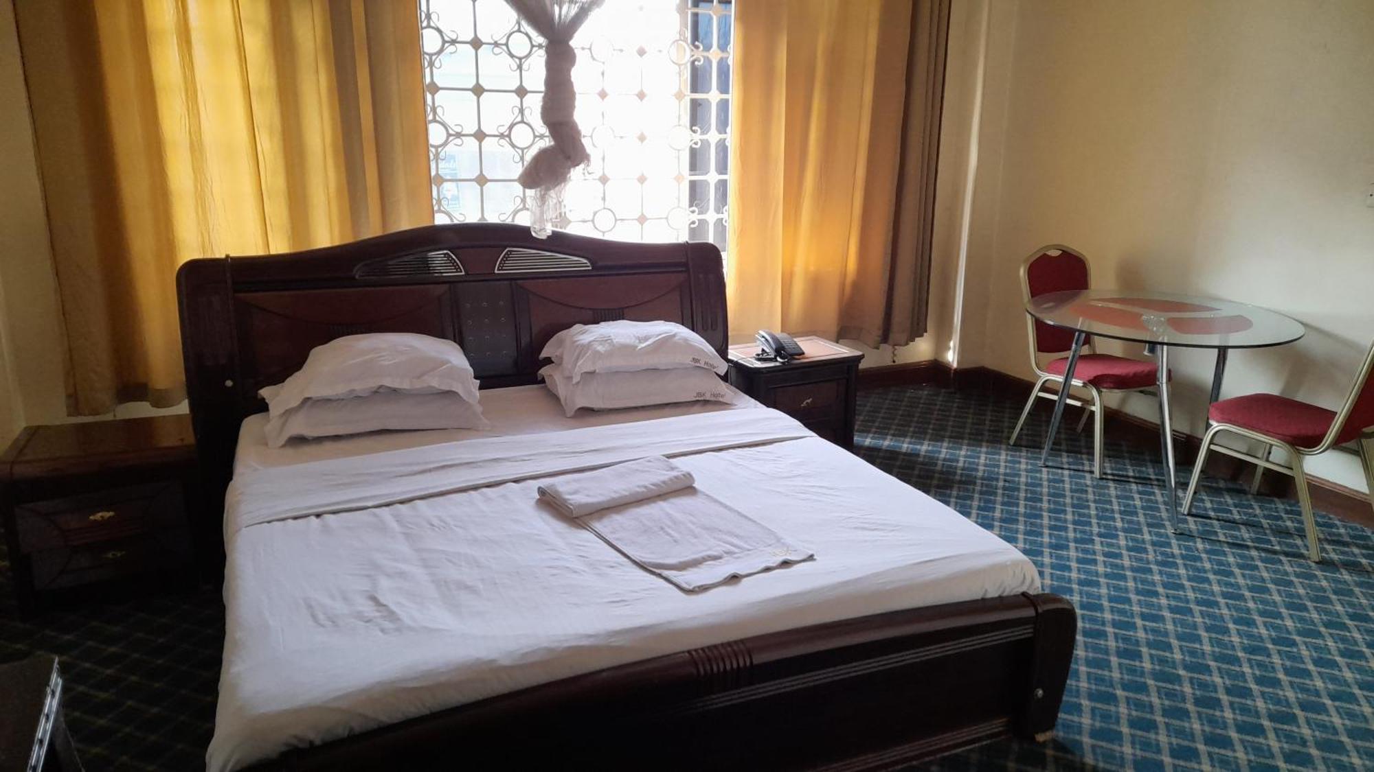 New Jbk Hotel Kampala Esterno foto