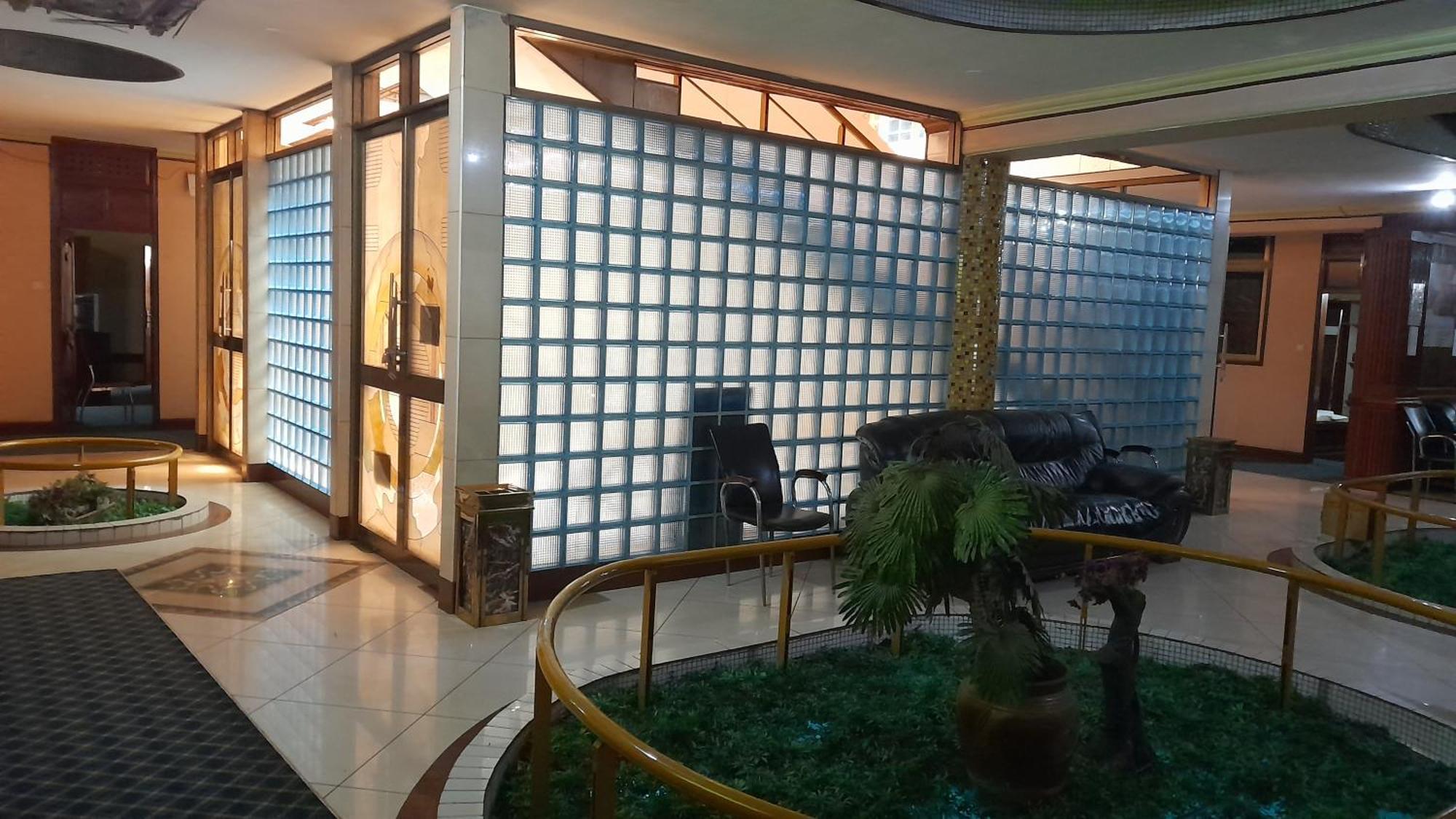 New Jbk Hotel Kampala Esterno foto