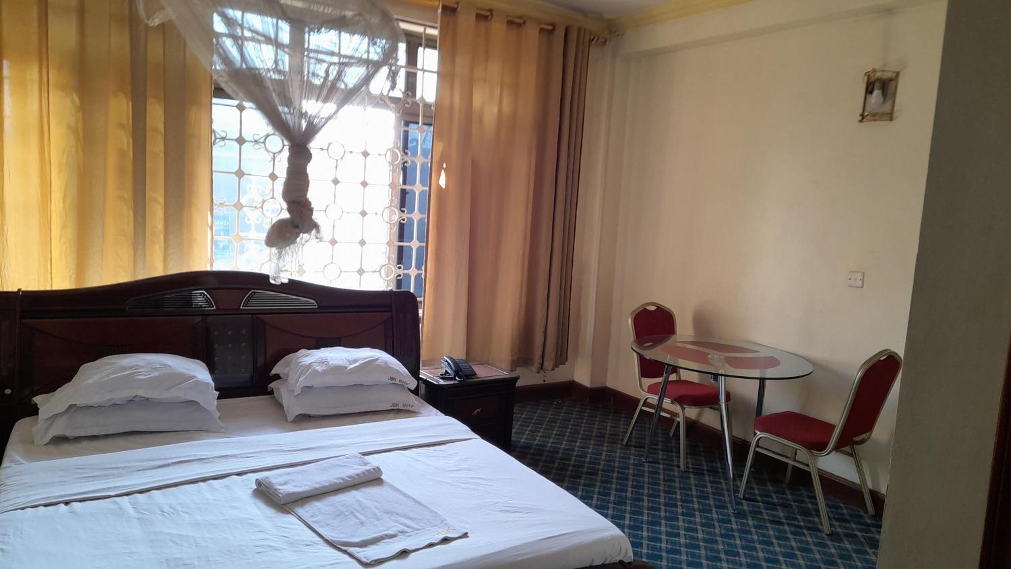New Jbk Hotel Kampala Esterno foto