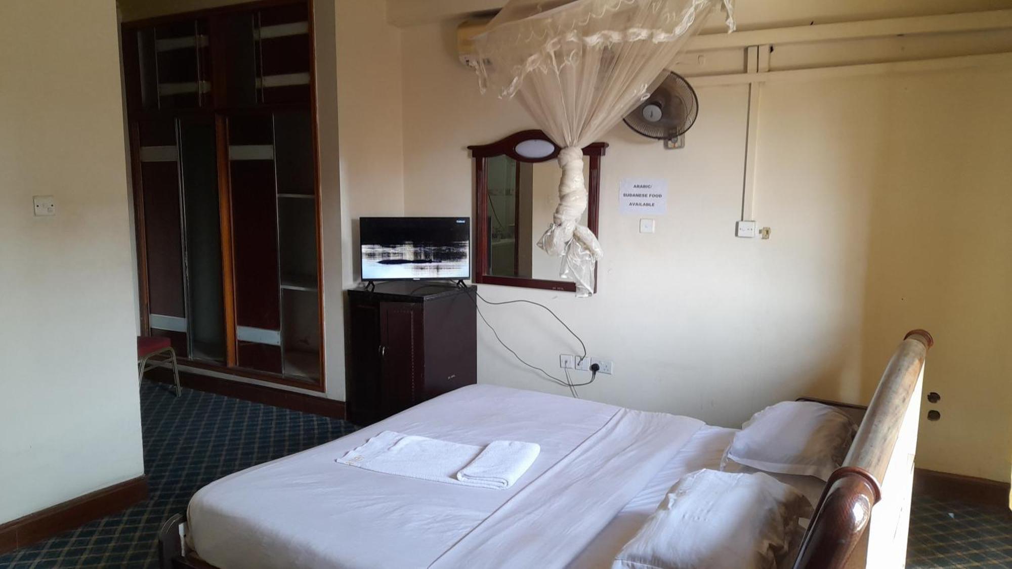 New Jbk Hotel Kampala Esterno foto